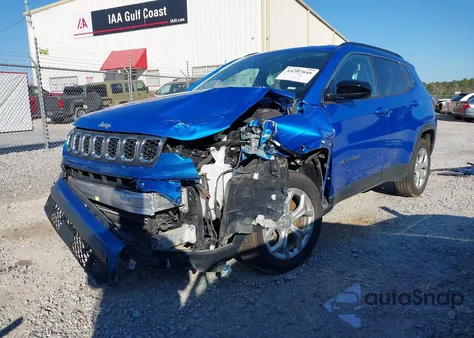 2024 Jeep Compass Latitude 4X4 из США, поврежденный, VIN 3C4NJDBNXRT117944